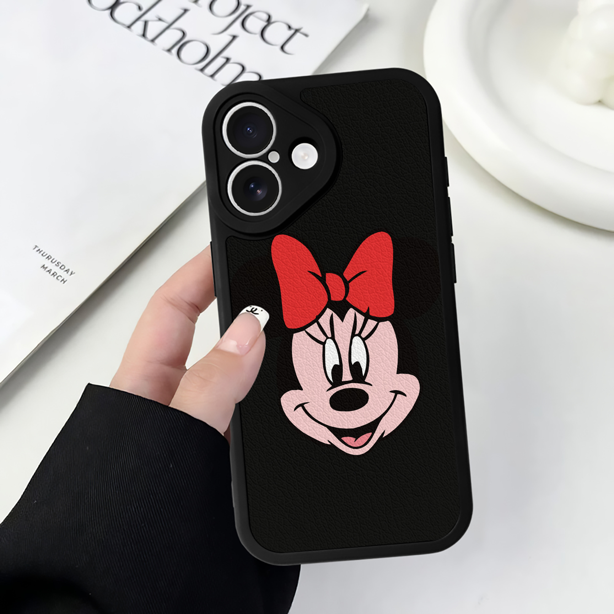 （画像用） ミッキーマウス Mickey Mouse 【iPhone 16シリーズ対応】シリコンスマホケース（レザー調） 材質：シリコン